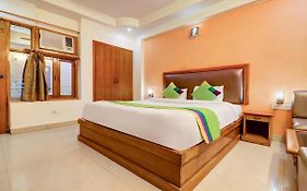 Treebo Calista, Patel Nagar